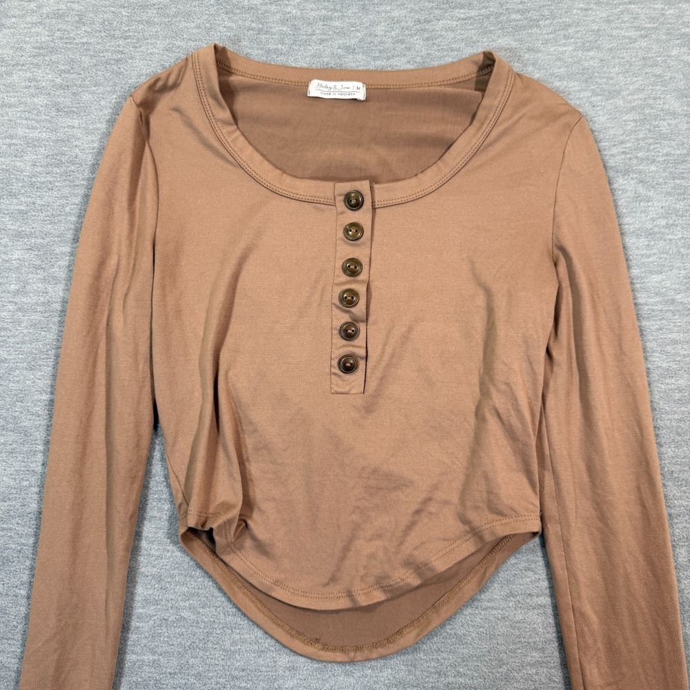 Haley & June Shirt Women M Brown Button Front Long Sleeve Scoop Neck Tee